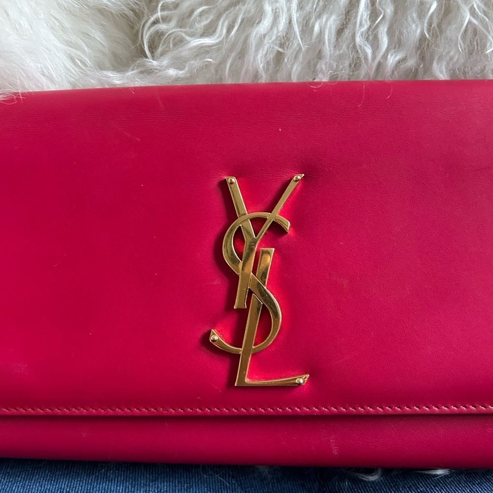 Yves Saint Laurent Fuchsia Clutch with Gold Logo - Picture 4 of 9